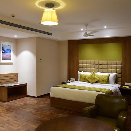 Lemon Tree Hotel Shiliguri Exterior foto