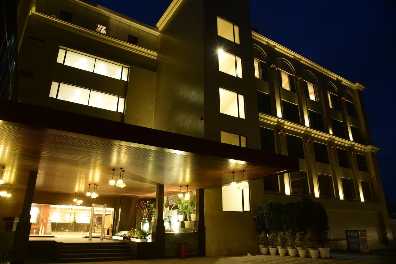 Lemon Tree Hotel Shiliguri Exterior foto